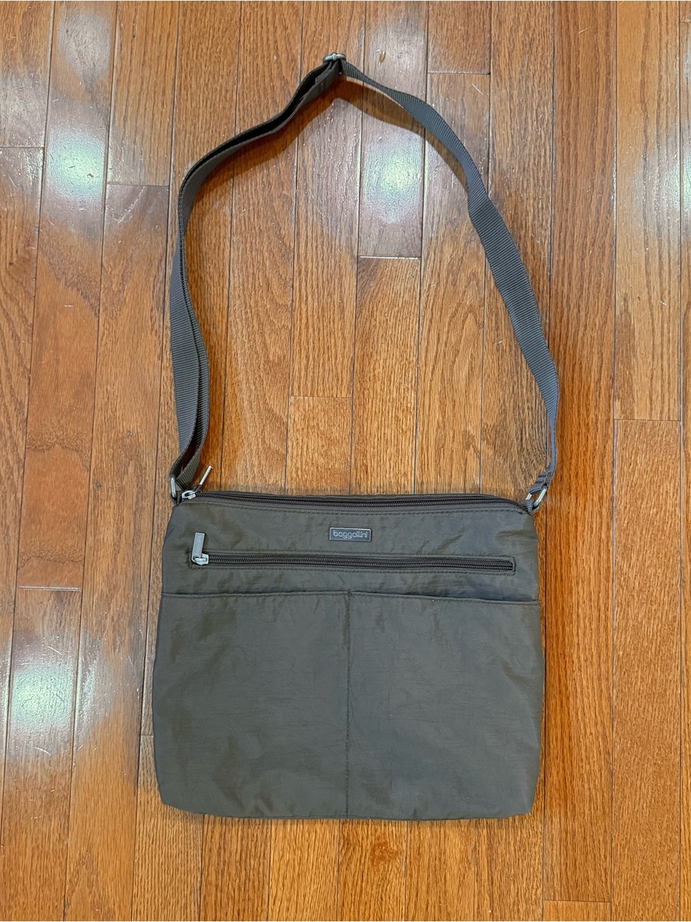 Baggallini Large Zipper Bagg Crossbody Bag Purse Travel Nylon Shoulder Taupe Bag
